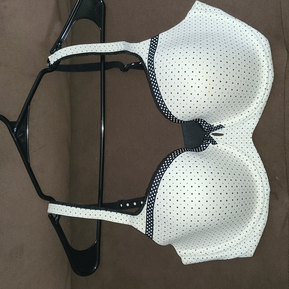 Victoria's Secret 34DD bra